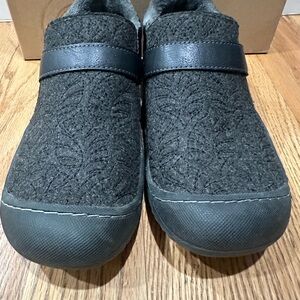 JBU Charcoal Leaf Pattern Ankle Booties